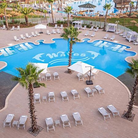 Waves Aqua Resort Kenitra Luaran gambar The swimming pool at the hotel