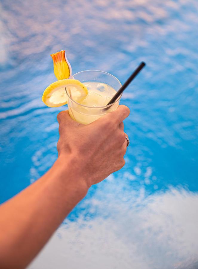 Waves Aqua Resort Kenitra Luaran gambar A lemon drop
