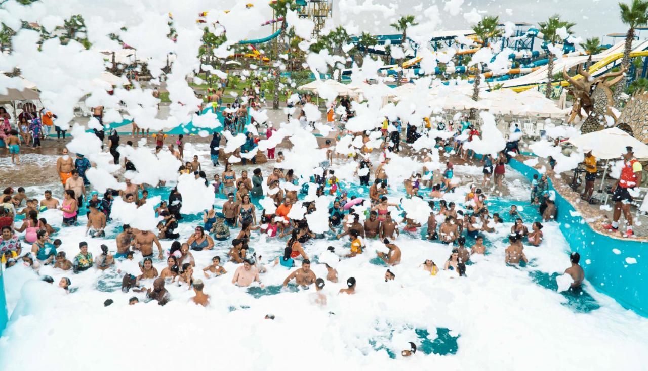 Waves Aqua Resort Kenitra Luaran gambar Foam party at Privilege Ibiza